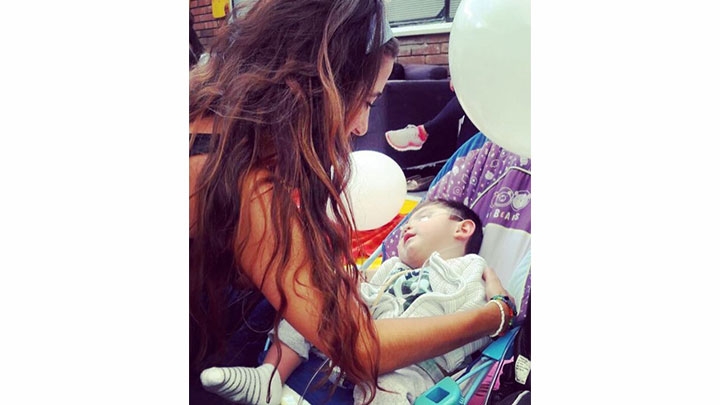 Desempe&ntilde;ando mi labor como voluntaria en el Hogar Santa Rita de Cascia