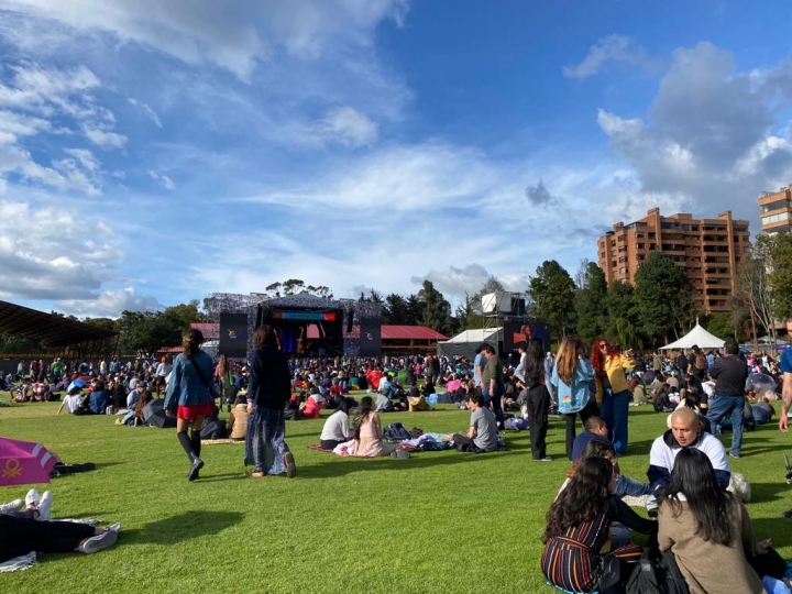 Asistentes disfrutando del festival