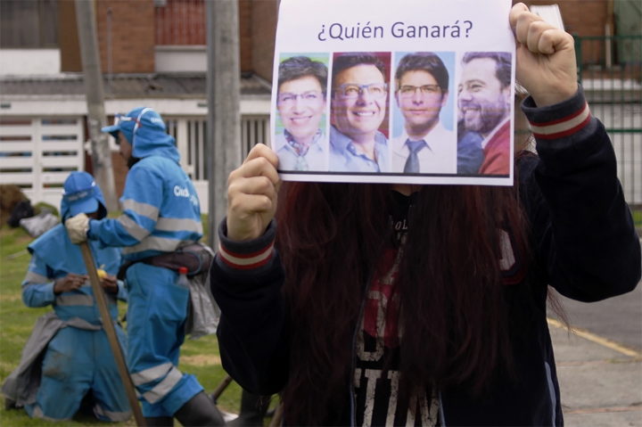 Afiche con la foto de los cuatro candidatos a la Alcaldía de Bogotá.