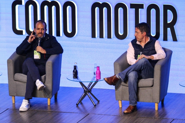 Conferencia: f&uacute;tbol con impacto. Panelistas: Ernesto Lucena, delegado Peace and Sports; Deiver Montes, CEO Avalon Sports.