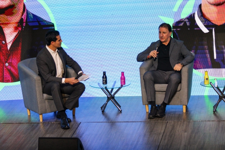 Conferencia: h&eacute;roes by Heroe. Moderador: Gonzalo de Feliche. Panelistas: N&eacute;stor Lorenzo, entrenador Selecci&oacute;n Colombia