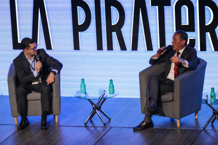Conferencia: el costo oculto de la pirater&iacute;a. Moderador: JJ Miranda.