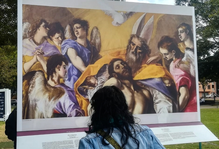 La docente en la exposición didáctica del Museo del Prado en el Parque de la 93, septiembre de 2018.