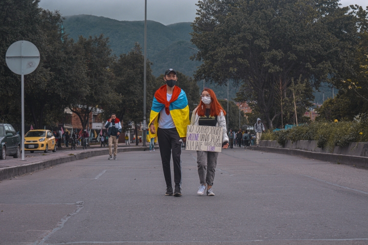 Pareja en la calle 80 el 15M