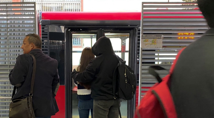 Bogotá promedia casi tres casos de acoso por día y en el Metro de Medellín hay uno cada 28 horas, según reveló El Tiempo.