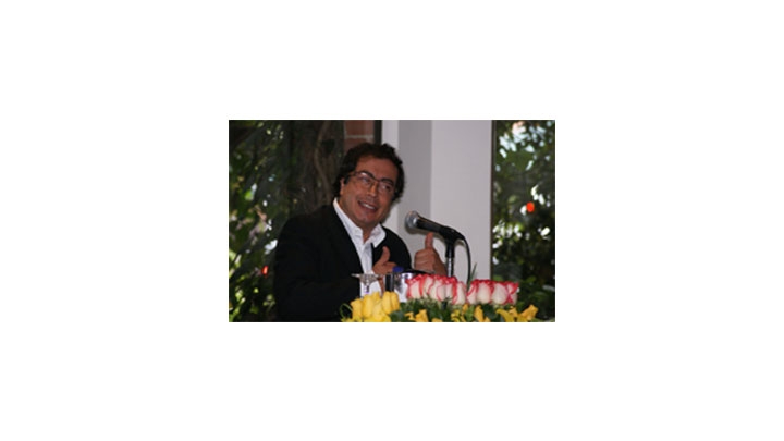 Con un nuevo partido pol&iacute;tico, Petro intenta gobernar en Bogot&aacute;