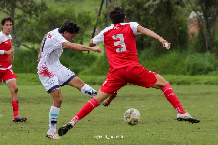 Fortaleza aprovechó los goles del rival pero no pudo convertir en el primer tiempo