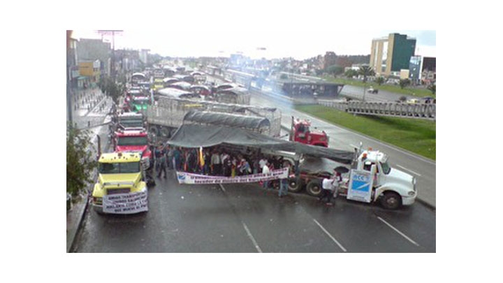 Los estudiante se han visto seriamente afectados con el paro de camioneros.