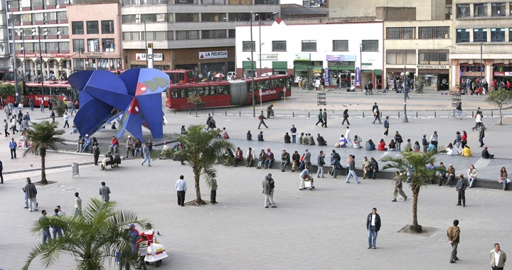 'La Mariposa', escultura de Edgar Negret y referente de la zona