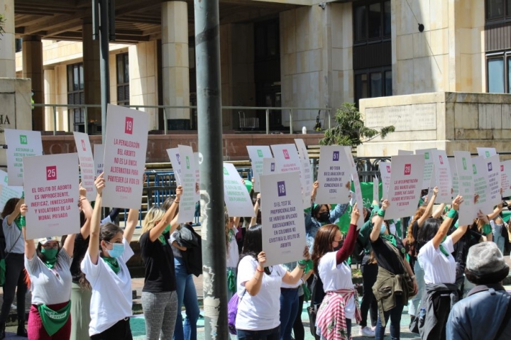 90 mujeres sostienen los 90 argumentos por la eliminación del delito de aborto