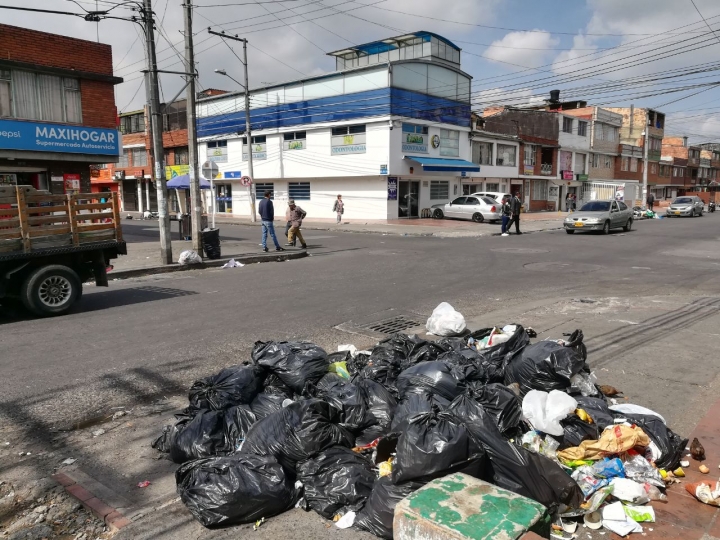 Las basuras se acumulan en las esquinas del sector.