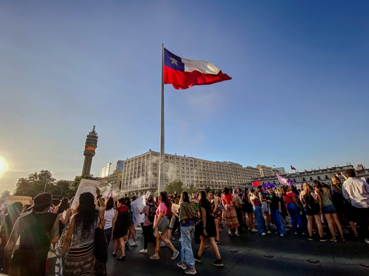 Las manifestantes se reunieron en los sitios m&aacute;s emblem&aacute;ticos de Santiago para alzar su voz.