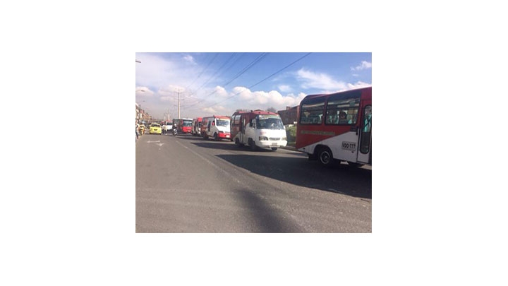 100 transportadores salen en &quot;Operación Tortuga&quot; en la Avenida Boyacá, sector Meissen.