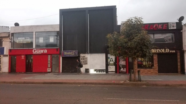 Decenas de bares ruidosos se apoderaron del barrio Las Margaritas. Foto: Mar&iacute;a Paula Sierra