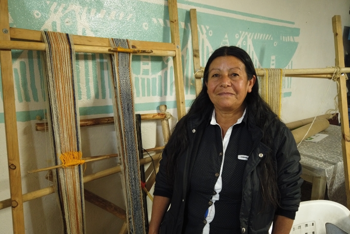 Abuela Muisca en su clase de tejido