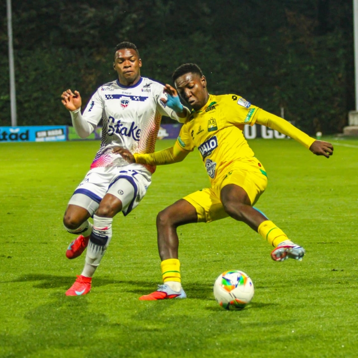 Fortaleza tuvo dos expulsados, lo que liquid&oacute; el encuentro