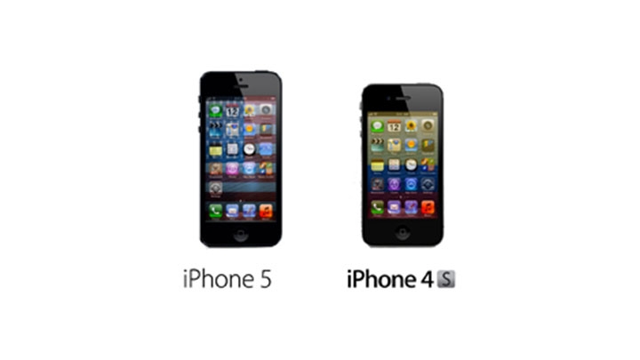 Al lado izquierdo Iphone 5 y al lado derecho Iphone 4