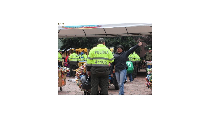 Alcald&iacute;a retira vendedores ambulantes