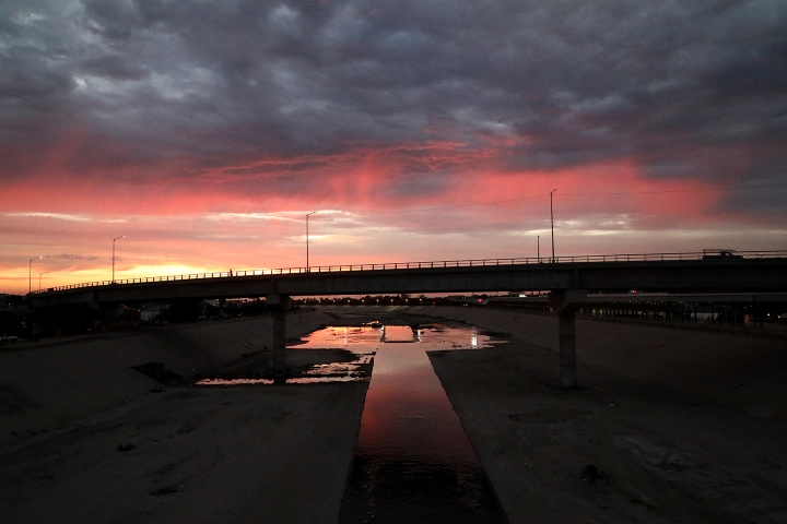 Vista desde el puente que lleva a la frontera de Tijuana