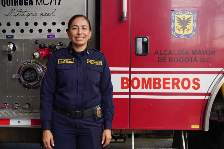 La cabo, Olga Lucía Rojas, en la estación de bomberos Marichuela.