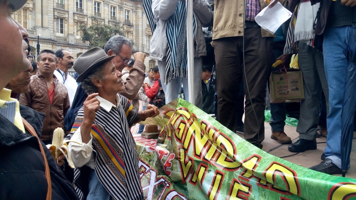 Cafeteros se concentran frente a Ministerio de Agricultura para exigir respeto a sus derechos. Foto: Nicolás Morales
