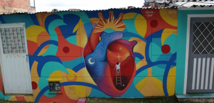 Mural &quot;el corazón del barrio&quot;, Zué.