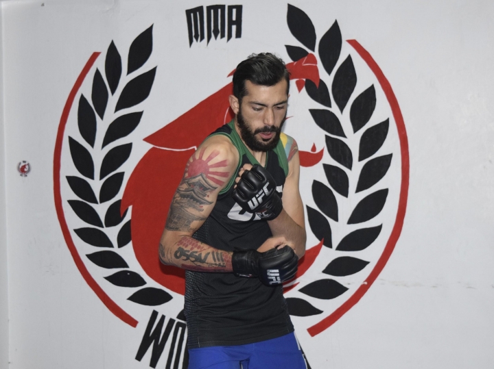 John 'Ronin' Bedoya se prepara para el evento del próximo 19 de mayo. Foto: Santiago Luque Pérez.