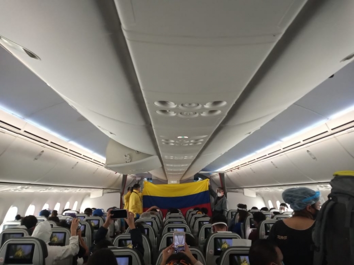 Un vuelo 'humanitario' a Colombia que de 'humanitario' sólo tiene el nombre