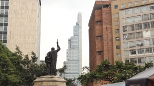 Imagen del edificio Bacatá visto desde la Plazoleta del Rosario en Bogotá|||