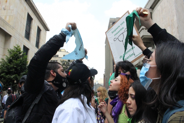 Plant&oacute;n a favor y en contra de la despenalizaci&oacute;n del aborto en Colombia