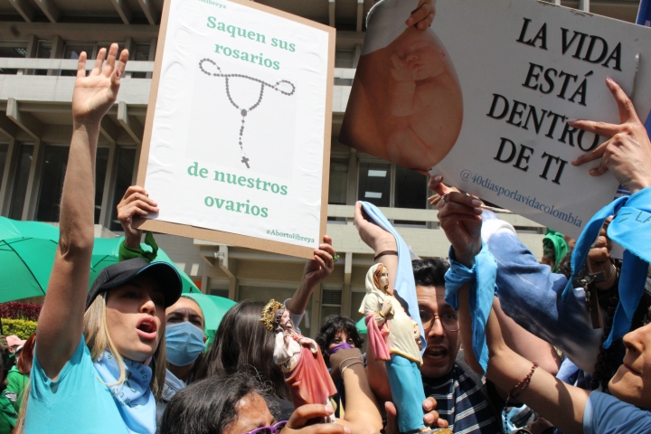 Plant&oacute;n a favor y en contra de la despenalizaci&oacute;n del aborto en Colombia