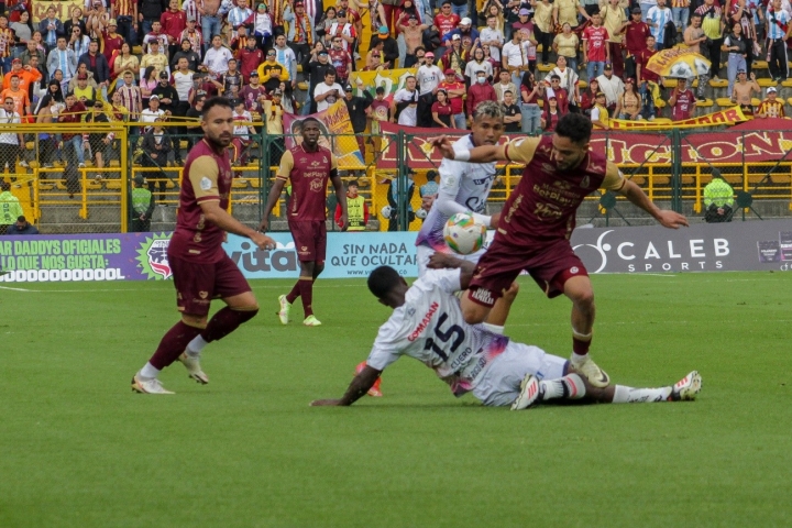 Fortaleza CEIF cometi&oacute; 13 faltas durante todo el partido y tuvo cuatro jugadores amonestados con tarjeta amarilla.