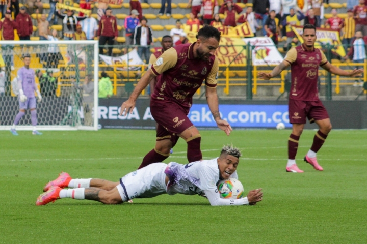 Deportes Tolima ganó el 52% de los duelos y cometió seis faltas, además de lograr bloquear tres tiros.