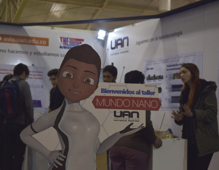 La Universidad Antonio Nariño estuvo en la feria dando a conocer su proyecto en Nanotecnología