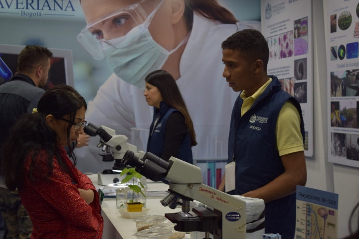 La Universidad Javeriana estuvo presentando sus programas en Ciencias Naturales