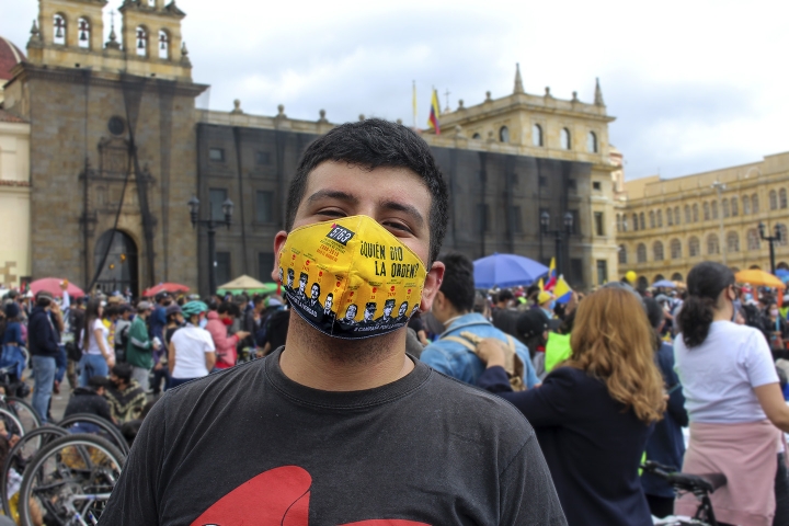 Este 21 de octubre de 2020, diversas personas se manifestaron en la Plaza de Bolívar, en el centro de Bogotá.