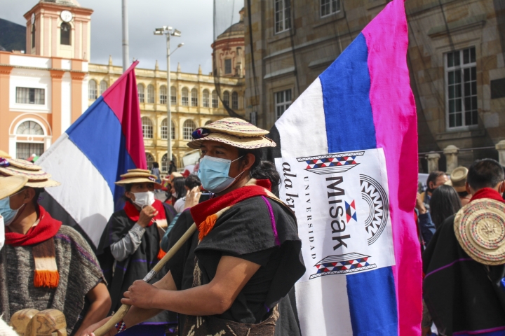 Este 21 de octubre de 2020, diversas personas se manifestaron en la Plaza de Bolívar, en el centro de Bogotá.