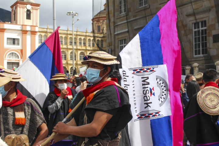 Este 21 de octubre de 2020, diversas personas se manifestaron en la Plaza de Bol&iacute;var, en el centro de Bogot&aacute;.
