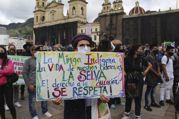 Este 21 de octubre de 2020, diversas personas se manifestaron en la Plaza de Bol&iacute;var, en el centro de Bogot&aacute;.