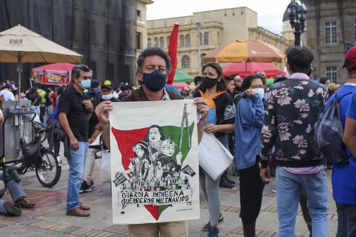 Este 21 de octubre de 2020, diversas personas se manifestaron en la Plaza de Bolívar, en el centro de Bogotá.