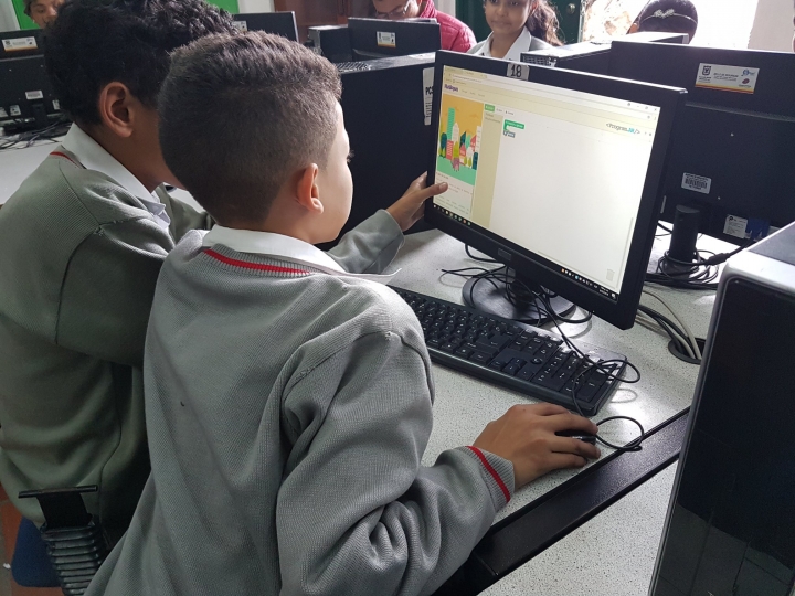 Miembros del Semillero de investigaci&oacute;n Tomasinos creativos e innovadores.