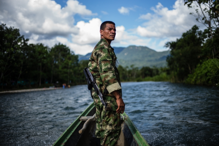 'No esperaba que Verde tuviera el impacto que est&aacute; teniendo por ser un libro cr&iacute;tico con las FARC, con el gobierno y con la sociedad', Federico R&iacute;os sobre Verde, la obra gr&aacute;fica que documenta a las FARC