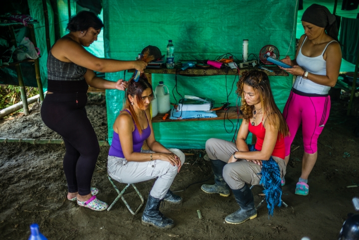 'No esperaba que Verde tuviera el impacto que est&aacute; teniendo por ser un libro cr&iacute;tico con las FARC, con el gobierno y con la sociedad', Federico R&iacute;os sobre Verde, la obra gr&aacute;fica que documenta a las FARC