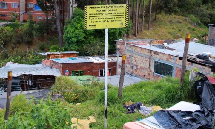 Aviso de predio en alto riesgo mitigable en el Altofucha