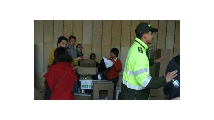 Las urnas de votación cerraron en todo el país