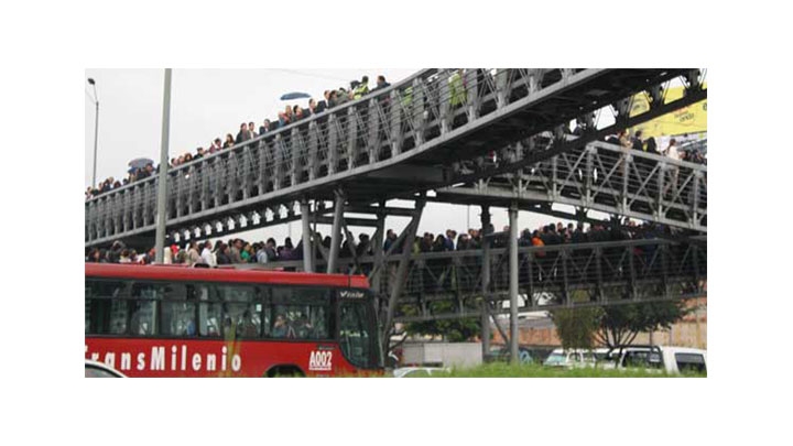 La estación Toberín de TransMilenio no da abasto para los usuarios del sistema.