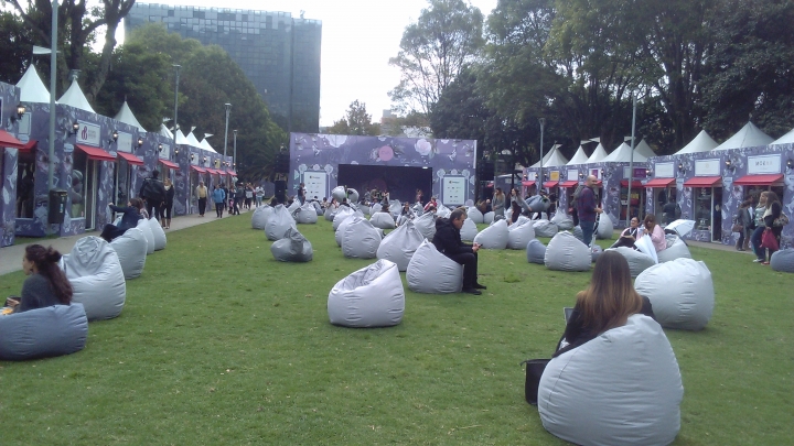 Escenario y algunos de los negocios que hicieron parte de la feria Eva Boulevard del pasado seis al nueve de septiembre.