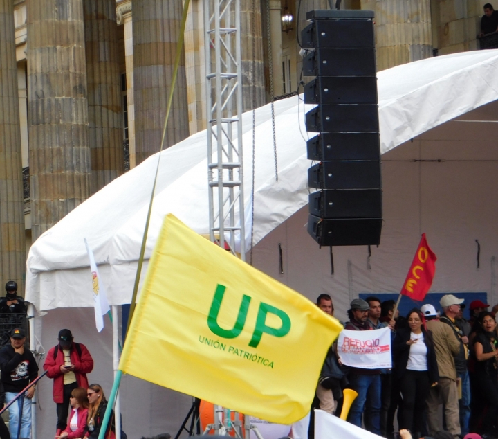 El partido pol&iacute;tico Uni&oacute;n Patri&oacute;tica (UP) tambi&eacute;n se uni&oacute; para protestar contra el Plan Nacional de Desarrollo.