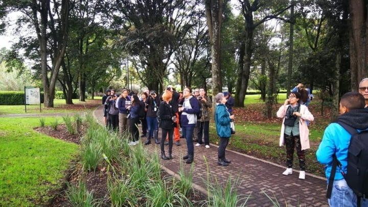 Personas recorrieron diferentes humedales y parques de la capital desde la madrugada para visualizar la mayor cantidad de aves posible.