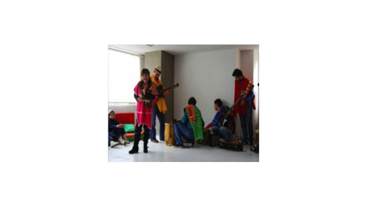 As&iacute; son las clases de m&uacute;sica en los Clan.